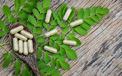 Plant-based nootropic botanical capsules with green leaves
